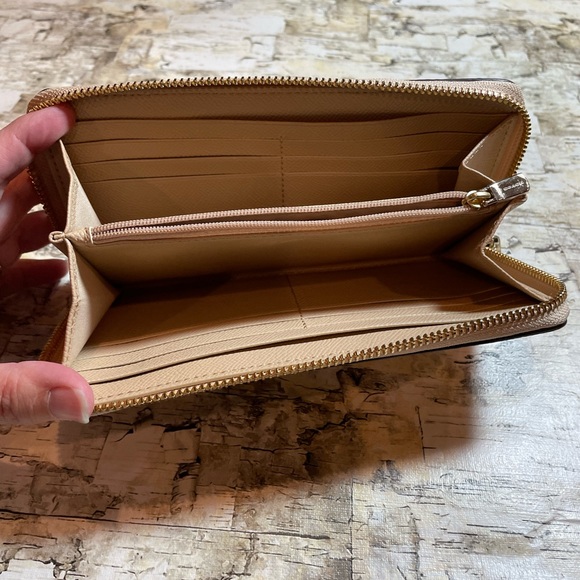 Coach wallet - like new! - Picture 5 of 7